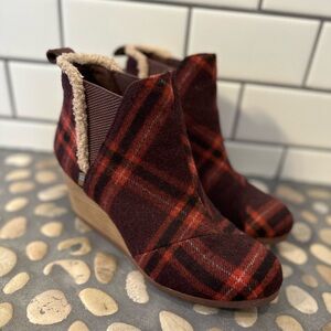 TOMS Kelsey Plaid Wedge